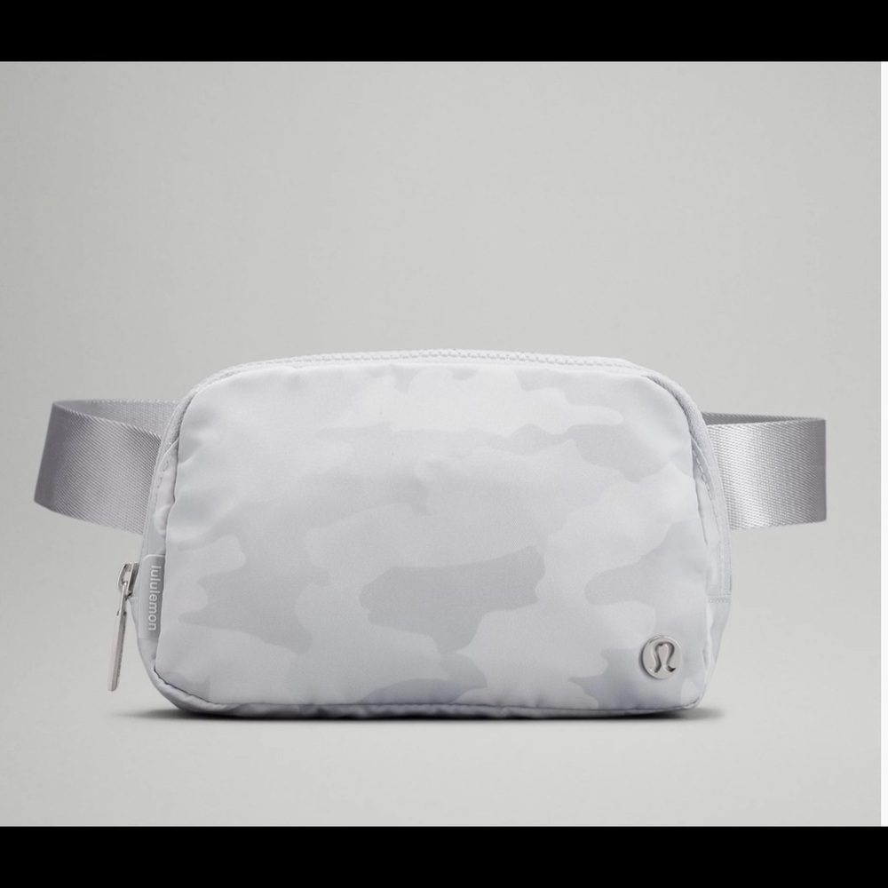 LULULEMON everywhere belt bag - camo starlight